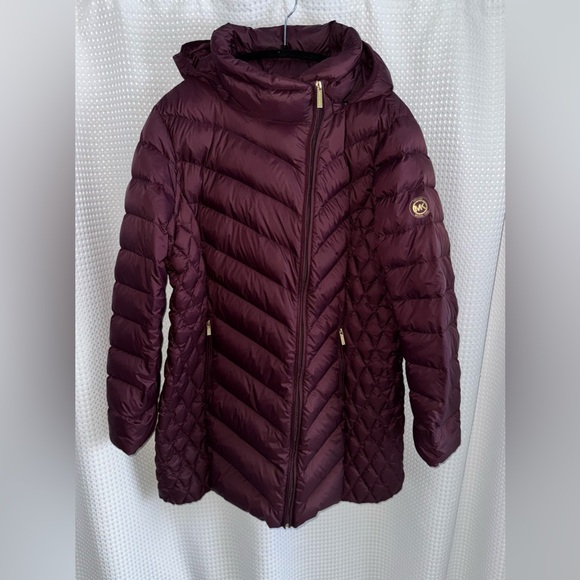 MICHAEL KORS Asymmetrical Packable Down Puffer Coat - Picture 2 of 16